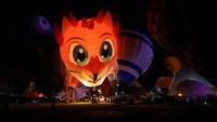 Dalam festival tahunan yang selalu ditunggu ini, ratusan balon udara dari berbagai negara tampil dengan beragam bentuk dan warna mencolok. REUTERS/Henry Romero