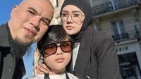 Musisi Ahmad Dhani santer diisukan bercerai dengan istrinya, Mulan Jameela. Namun berita tersebut sudah diklarifikasi sebagai berita bohong dan membuatnya murka. Foto: Instagram/ahmaddhaniofficial
