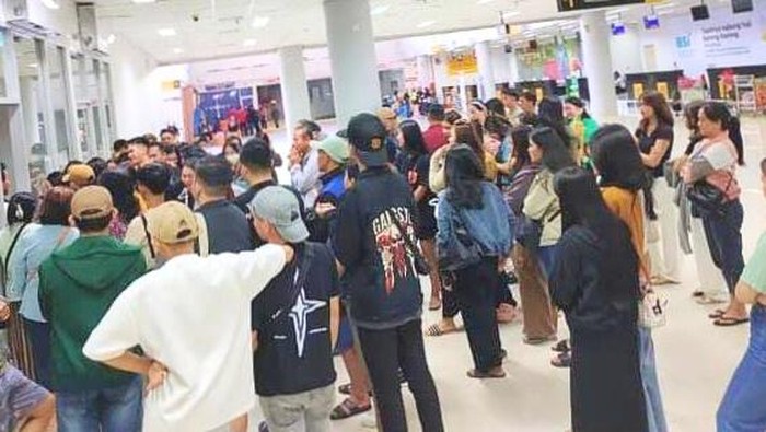 Antrean tumpukan calon penumpang pesawat subsidi Susi Air Rute Tarakan-Long Bawan yang telah menunggu satu bulan demi satu tiket.