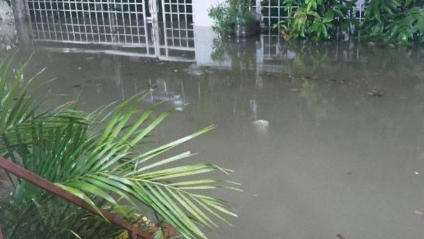 Banjir capai 100 cm di Perumahan Duta Indah, Bekasi, Selasa (18/11/2025) malam. (dok istimewa)