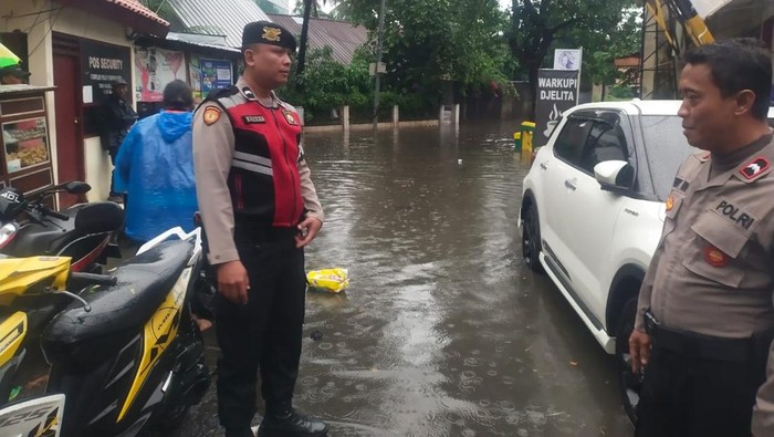 Banjir di Pondok Karya Jaksel. (Dok. TMC Polda Metro Jaya)