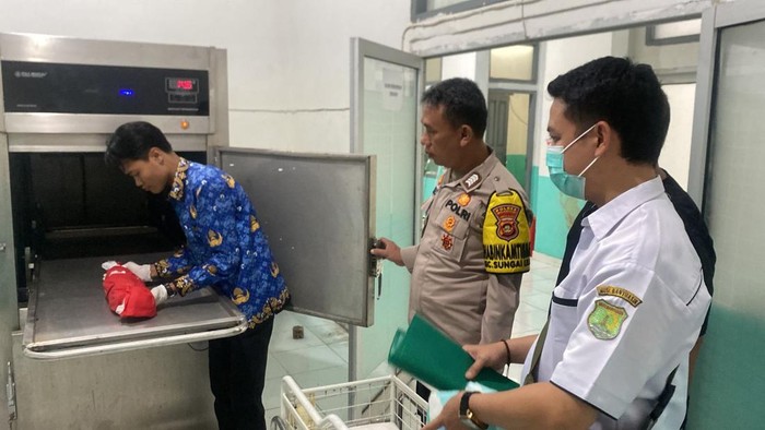 Bayi perempuan yang ditemukan di dalam kresek di Muba meninggal dunia setelah 8 jam dirawat