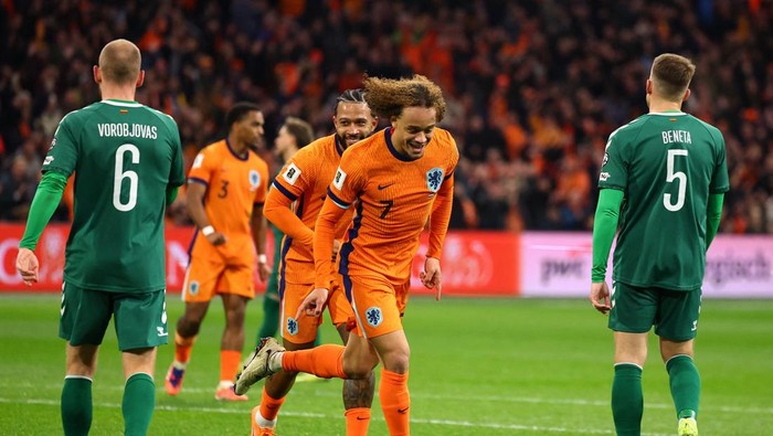 Soccer Football - World Cup - UEFA Qualifiers - Group G - Netherlands v Lithuania - Johan Cruijff Arena, Amsterdam, Netherlands - November 17, 2025 Netherlands Xavi Simons celebrates scoring their third goal REUTERS/Piroschka Van De Wouw