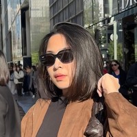 Penyanyi Bernadya Ribka membagikan tampilan rambut terbarunya melalui unggahannya di Instagram. Sebelumnya Bernadya kerap tampil dengan rambut panjang. Kini ia tampil lebih segar dengan potongan rambut baru yang mencuri perhatian. Foto: Instagram Bernadya