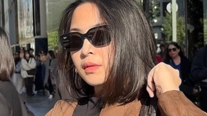 Bernadya mengejutkan penggemar setelah memotong rambut panjangnya menjadi model sebahu yang stylish. Foto: Instagram Bernadya