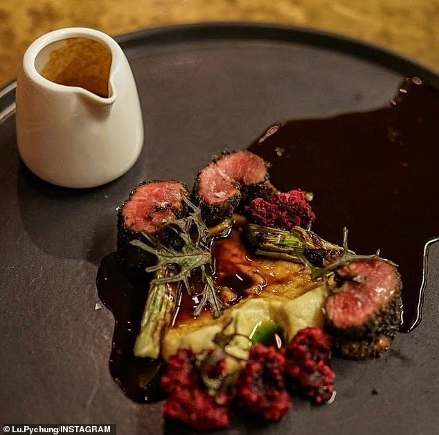 Pei Chung, wanita 34 tahun, yang tinggal di Brooklyn, disebut kerap tampil menawan dengan busana desainer saat datang ke restoran-restoran mewah, termasuk yang meraih bintang Michelin.