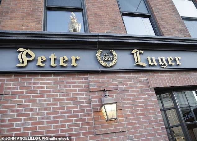 Pei Chung, wanita 34 tahun, yang tinggal di Brooklyn, disebut kerap tampil menawan dengan busana desainer saat datang ke restoran-restoran mewah, termasuk yang meraih bintang Michelin.