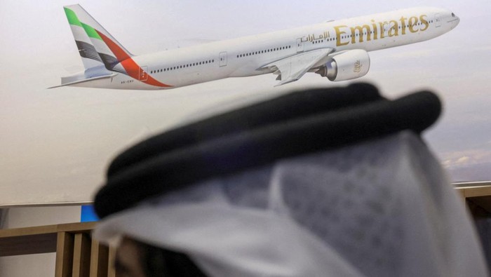 An image of an Emirates plane is displayed at the Dubai Airshow, in Dubai, United Arab Emirates, November 17, 2025.  REUTERS/Amr Alfiky
