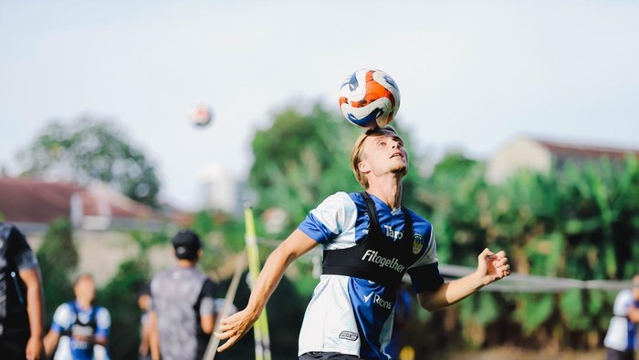 Gelandang PSIM Jogja, Donny Warmerdam. 


Foto diunggah Selasa (18/11/2025).
