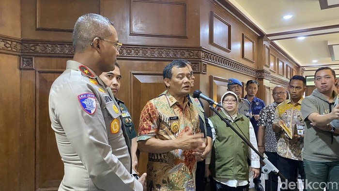 Gubernur Jateng, Ahmad Luthfi di Gedung Gradhika Pemprov Jateng, Kecamatan Semarang Selatan, Selasa (18/11/2025).