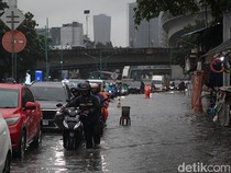 Hujan Guyur Jakarta, Jalan Terusan Rasuna Said Mampang Jaksel Tergenang
