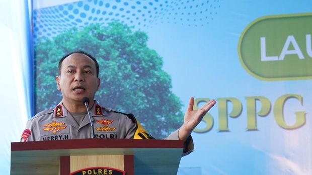 Kapolda Riau Irjen Pol Herry Heryawan meresmikan Dapur SPPG ke-11 di Kepulauan Meranti. Kapolda Riau Irjen Pol Herry Heryawan meresmikan Dapur SPPG di Kepulauan Meranti, Selasa (18/11/2025). Ini adalah dapur SPPG ke-11 Polda Riau yang resmi beroperasi.