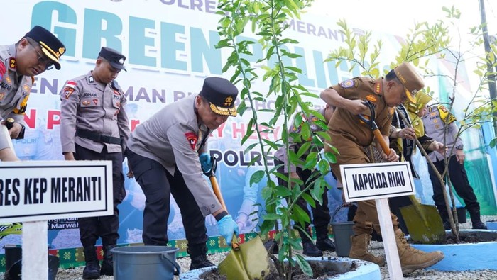 Kapolda Riau Irjen Pol Herry Heryawan meresmikan Dapur SPPG di Kepulauan Meranti, Selasa (18/11/2025). Ini adalah dapur SPPG ke-11 Polda Riau yang resmi beroperasi.
