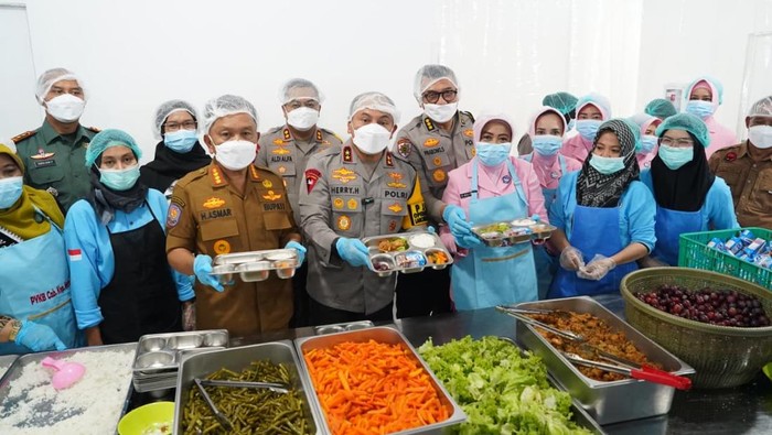 Kapolda Riau Irjen Pol Herry Heryawan meresmikan Dapur SPPG di Kepulauan Meranti, Selasa (18/11/2025). Ini adalah dapur SPPG ke-11 Polda Riau yang resmi beroperasi.