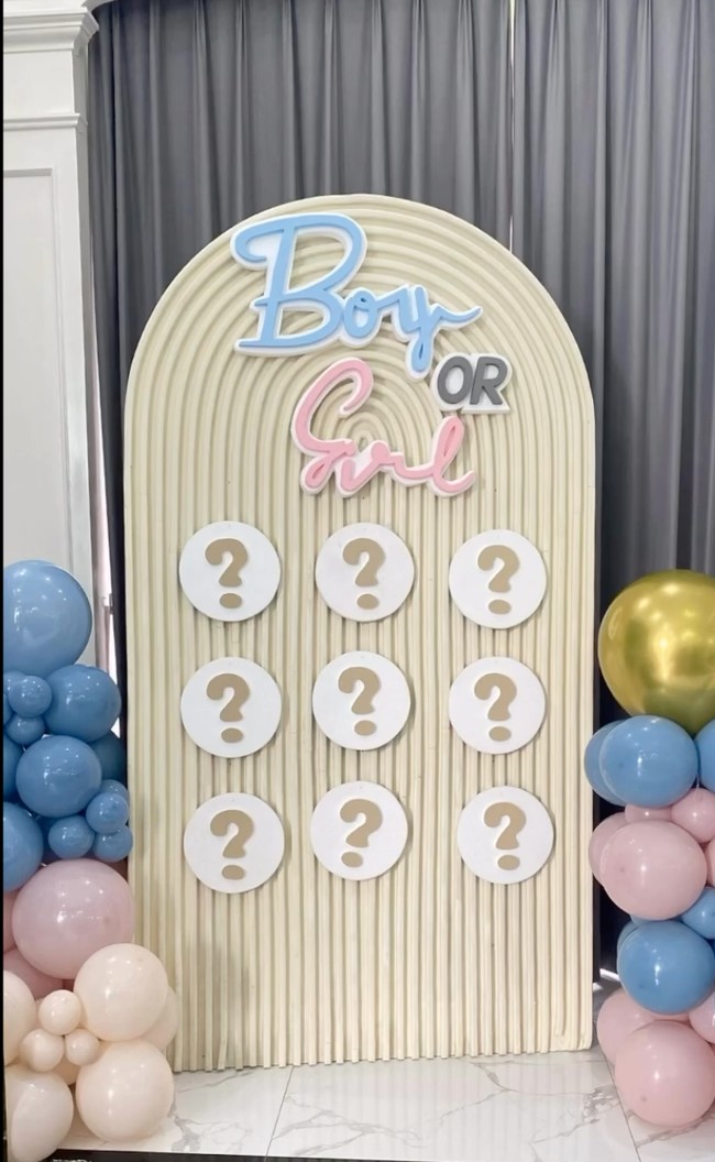 Kartika Putri saat ini tengah mengandung anak ketiganya dengan Habib Usman Bin Yahya. Baru-baru ini ia dan suami menggelar acara gender reveal untuk mengungkap jenis kelamin si jabang bayi. Foto: Instagram/@kartikaputriworld