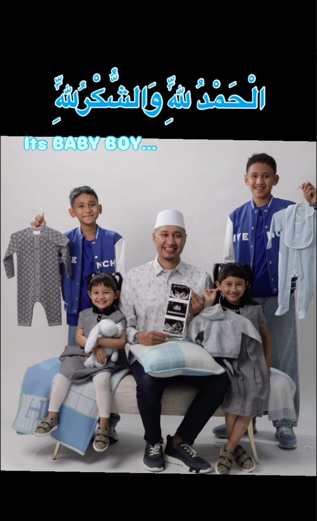 Dari acara tersebut diketahui bahwa calon anak ketiga Kartika berjenis kelamin laki-laki. Unggahannya pun banjir ucapan selamat dari para netizen. Foto: Instagram/@kartikaputriworld