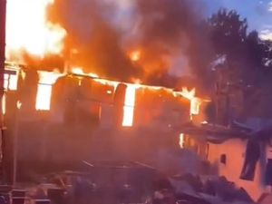 Detik-detik Mencekam 13 Rumah Hangus Terbakar Saat Tawuran di Tallo Makassar
