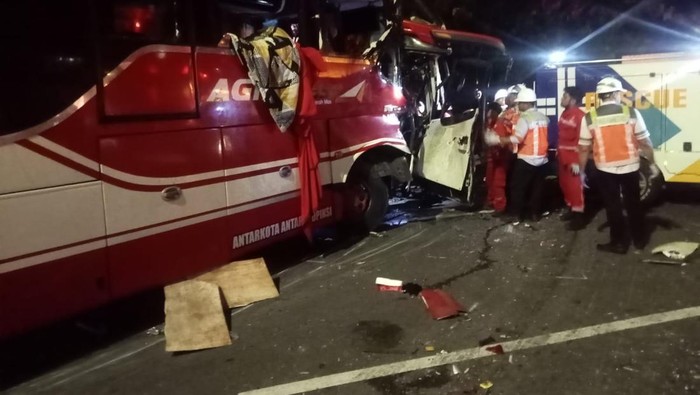 Kecelakaan maut di KM 72 Tol Cipali, Purwakarta.