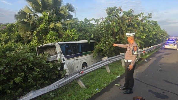 3 Kendaraan Terlibat