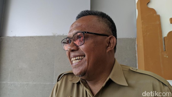 Kepala Dinas PUPR NTB Sadimin ditemui di kantor Gubernur NTB, Selasa (18/11/2025). (Foto: Ahmad Viqi/detikBali).