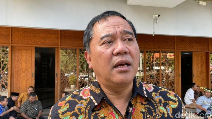 Kepala DLH Surabaya Dedik Irianto.