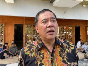 DLH Akan Teliti Air Hujan Kota Pahlawan Tercemar Mikroplastik