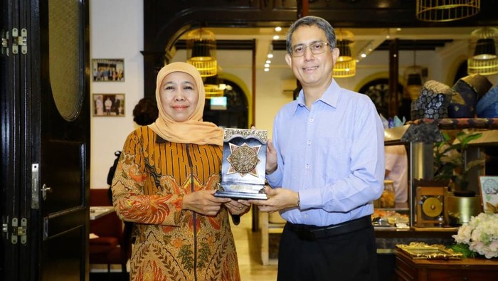 Khofifah Bertemu Menteri Urusan Muslim Singapura