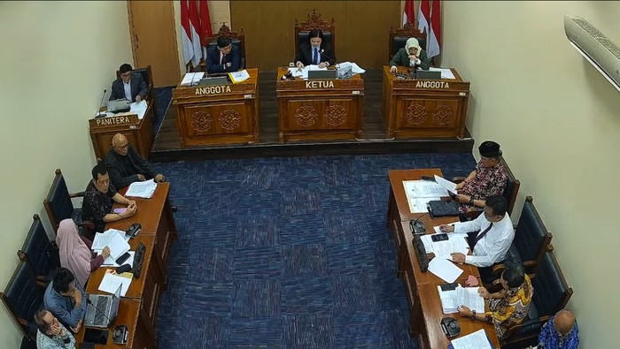 Video Ketua Sidang KIP Cecar UGM soal Salinan Ijazah Jokowi: Ada Tidak?