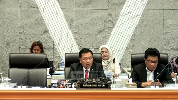 Komisi V DPR RI Raker dengan Menteri Perhubungan