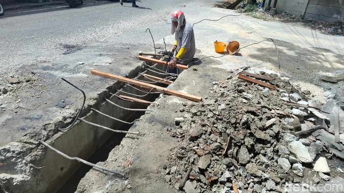 Kondisi Box Culvert yang dibongkar kontraktor di Pekanbaru, Riau. (Raja Adil Siregar/detikSumut)