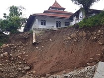 Masjid Bersejarah di Cirebon Terancam Ganasnya Abrasi Sungai