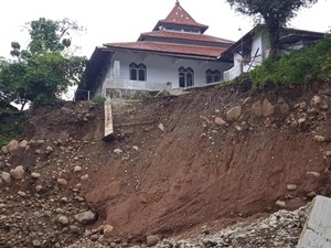 Masjid Bersejarah di Cirebon Terancam Ganasnya Abrasi Sungai