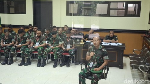 Komandan Yonif TP 834/Wakanga Mere Nagekeo, Letkol Inf Justik Hadinata, saat bersaksi di Pengadilan Militer III-15 Kupang, NTT, Selasa (18/11/2025).