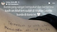 Ya ampun lihat tuh bundanya ditato, ditulisin seluruh badan. Gimana sih Ney, kayak gak ada buku gambar aja, ungkap Risma dalam Instagram Stories miliknya, hari ini. Foto: dok instagram Risma