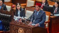 Dalam rapat tersebut DPR menyetujui Rancangan Undang-Undang (RUU) tentang Perubahan atas Undang-Undang Nomor 8 Tahun 1981 tentang Kitab Undang-Undang Hukum Acara Pidana (KUHAP) untuk disahkan menjadi undang-undang. ANTARA FOTO/Rivan Awal Lingga 