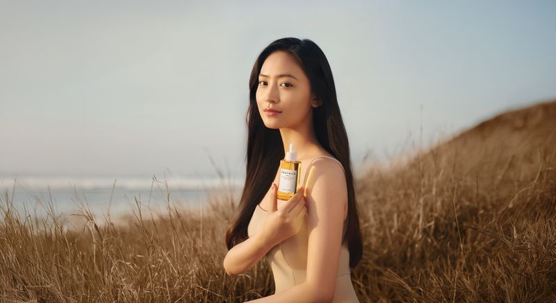Natasha Wilona Natasha Wilona menjadi brand ambassador merek skincare Korea Selatan, SKIN1004.