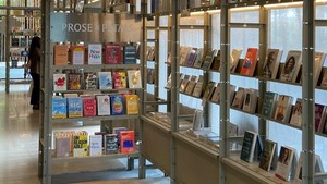 Prose yang berarti prosa dan petals yang artinya bunga punya makna yang mendalam. Kamu juga bisa membeli buku yang kamu inginkan. Foto: Bagas Satrio/ Gramedia