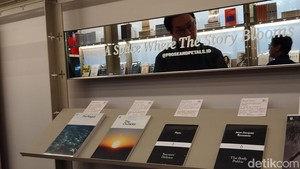 NIKA x Prose & Petals adalah book cafe yang ada di Gafoy Kelapa Gading dan baru saja diresmikan pekan lalu.  Foto: Tia Agnes/ detikcom