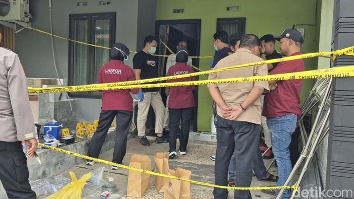 Tim Labfor Polda Jateng, Inafis Polda Jateng dan Inafis Polres Kendal olah TKP