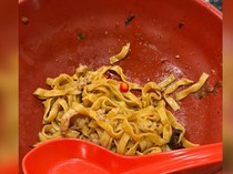 Temukan Serangga di Mie, Pelanggan Ini Kesal dengan Sikap Staf Gerai