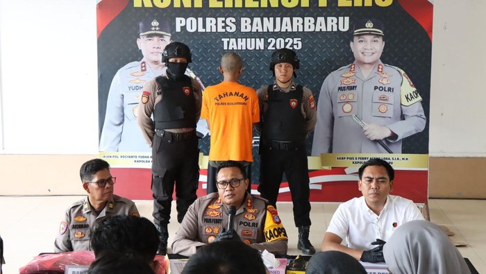 Pelaku Agus yang merupakan residivis pencurian, dan kembali beraksi melakukan penganiayaan kepada mantan istrinya di Banjarbaru.