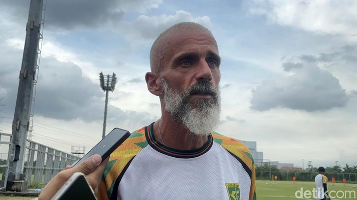 Pelatih Persebaya Eduardo Perez