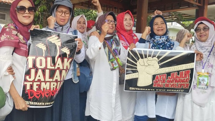 Warga Perumahan Griyashanta, Kota Malang menolak pembongkaran tembok