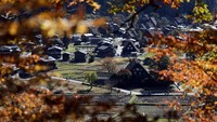 Rumah-rumah beratap curam itu menjadi salah satu daya tarik utama yang membuat Shirakawa-go masuk dalam daftar Warisan Dunia UNESCO. REUTERS/Issei Kato
