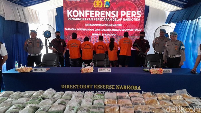 Polda Sulteng merilis pengungkapan kasus narkoba dengan barang bukti 60 kilogram sabu di Kabupaten Donggala.