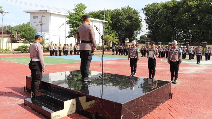 Upacara PTDH anggota Polres Sumenep