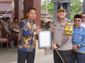 Komitmen Jaga Kamtibmas, Kapolres Blitar Beri Penghargaan Pos Kamling
