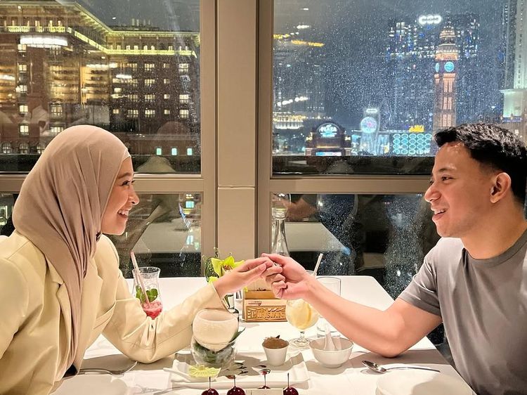 Momen Poppy Bunga Dinner Romantis hingga Sarapan di Hong Kong