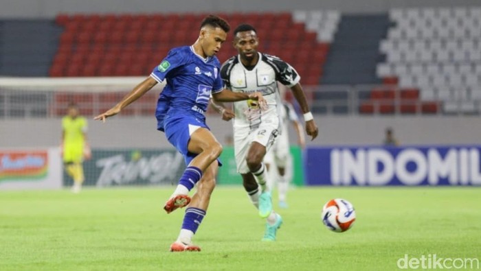 Laga PSIS lawan Persipura di Stadion Jatidiri Semarang, Selasa (18/11/2025).