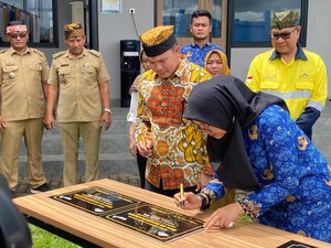 Bupati Ipuk Resmikan Rumah Pintar Binaan PT BSI, Ini Harapannya